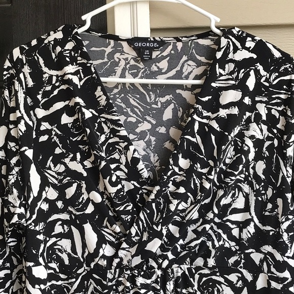 Two matching pieces, two different sizes! - Picture 4 of 8